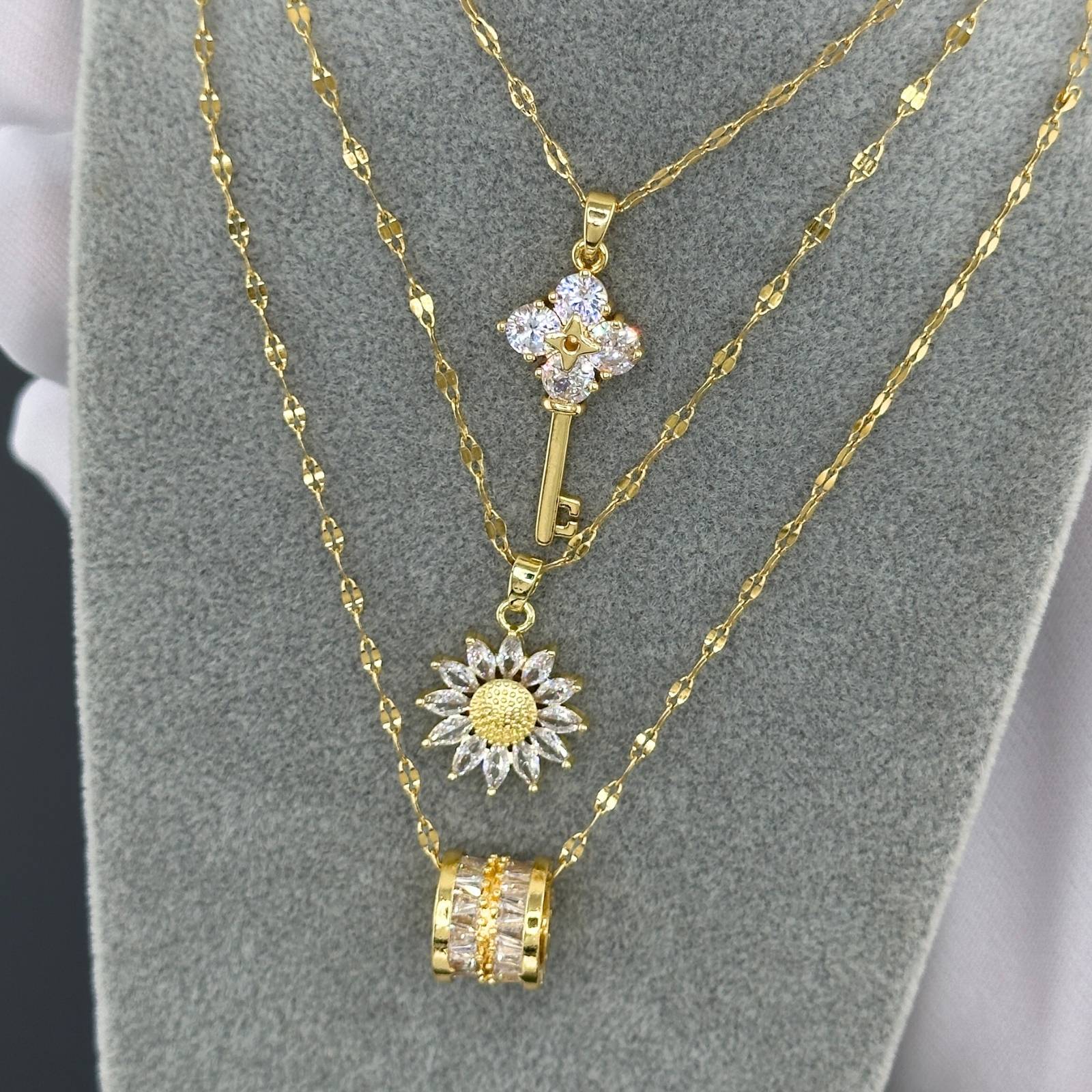 Golden Daisy Crystal Necklace – 18K Gold Plated Secondary image