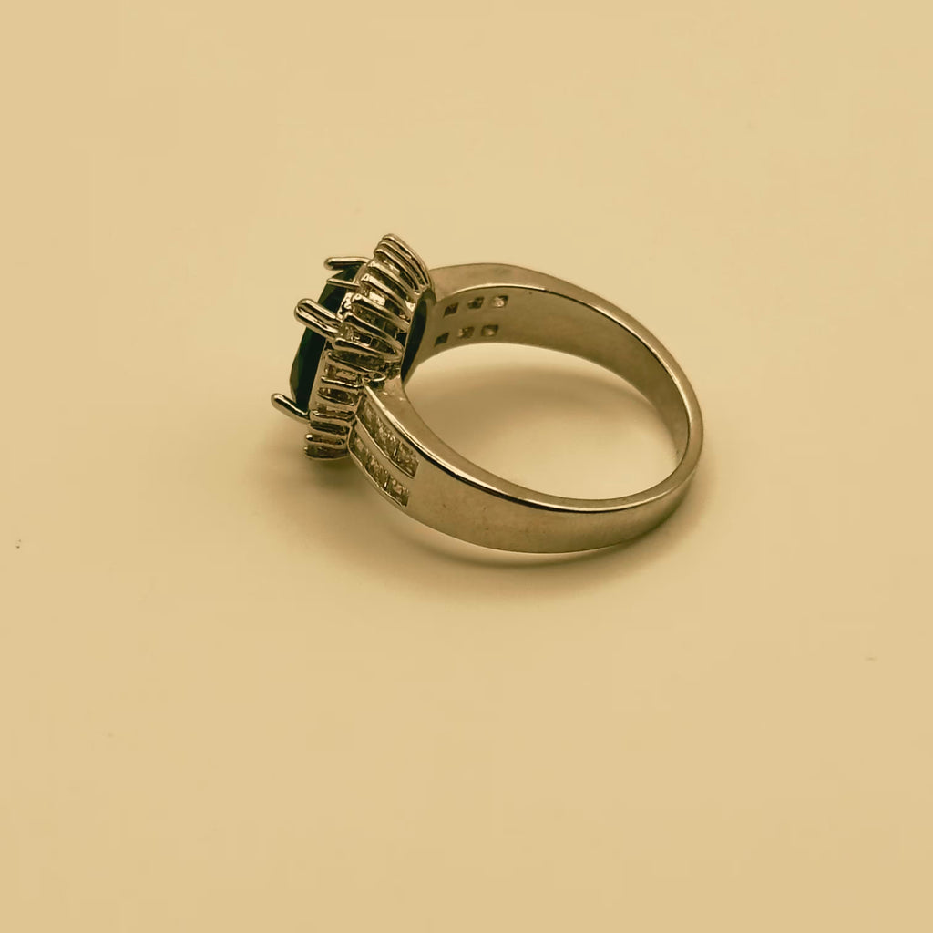 Ovalia Ring