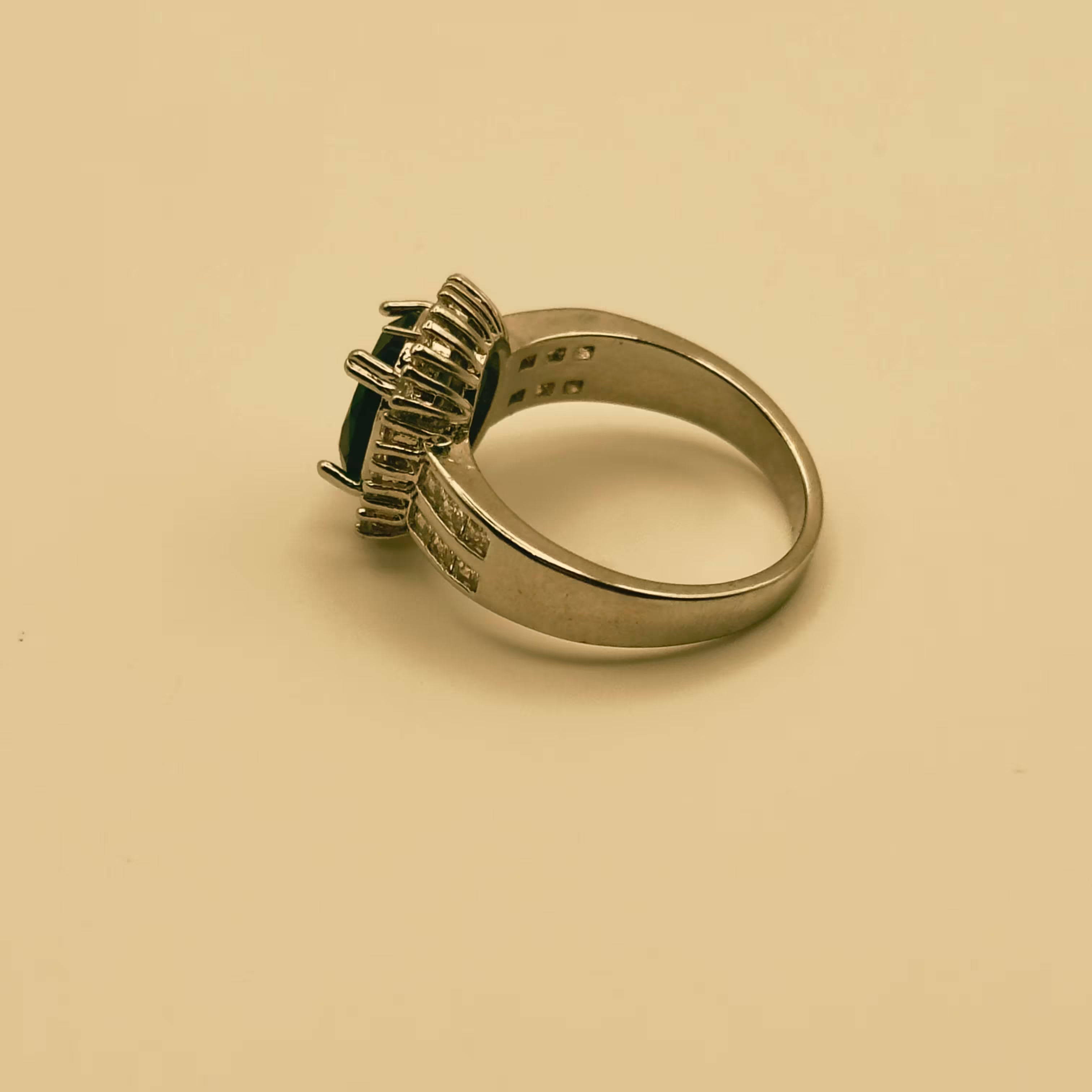 Ovalia Ring