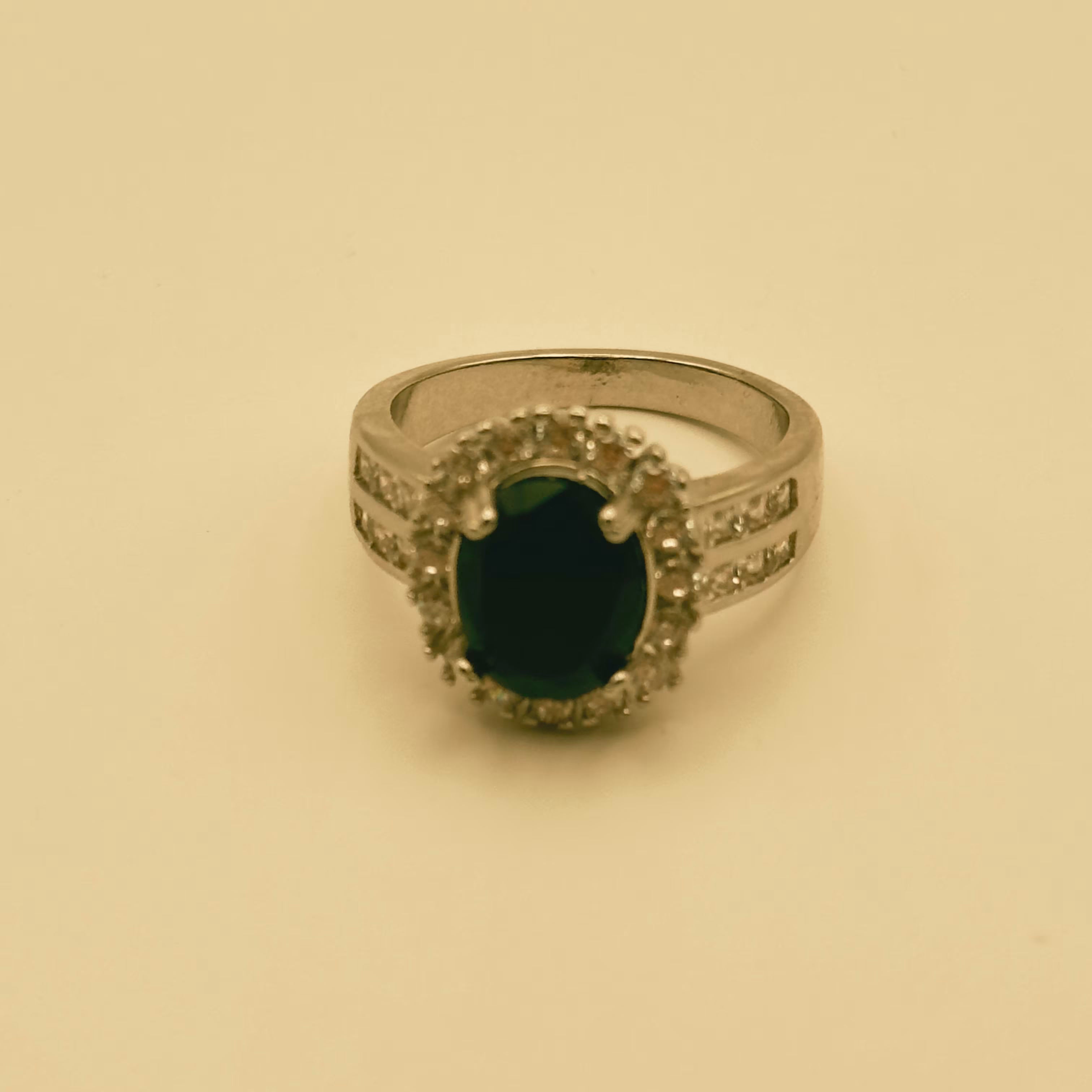 Ovalia Ring